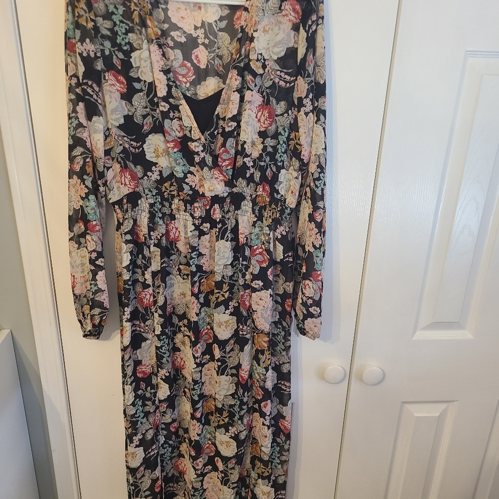 NWOT Glamorous Floral Print Maxi Dress